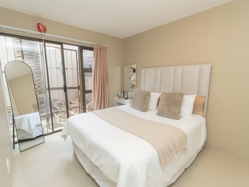 Stylish Lock Up and Go 2 Bedroom Townhouse in Richmond Hill, Port Elizabeth - Photo 9
