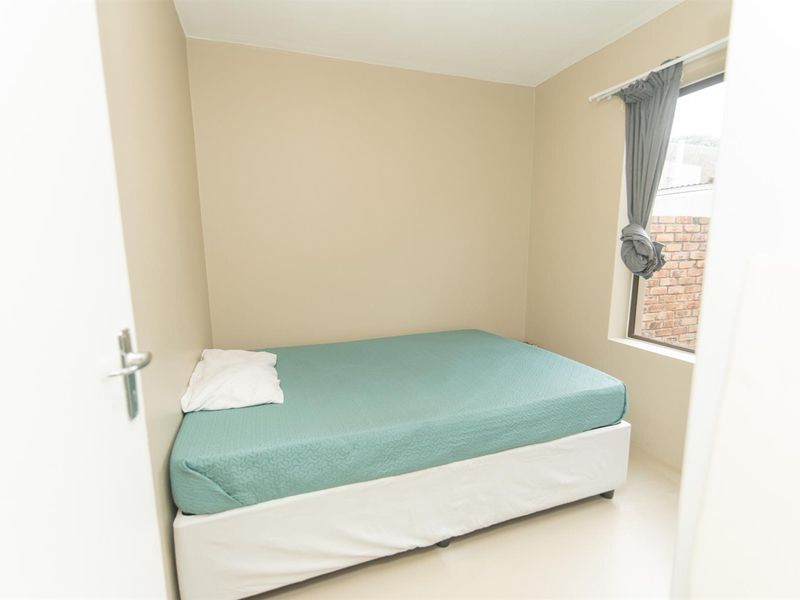 Stylish Lock Up and Go 2 Bedroom Townhouse in Richmond Hill, Port Elizabeth - Photo 6