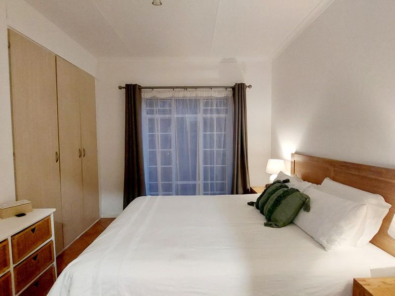 Rare Find: 2 Bedroom, 2 Bathroom, Double Garage Unit in Olympus/Boardwalk for Sale - Photo 9