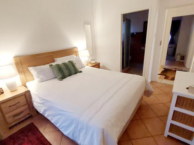 Rare Find: 2 Bedroom, 2 Bathroom, Double Garage Unit in Olympus/Boardwalk for Sale - Photo 7