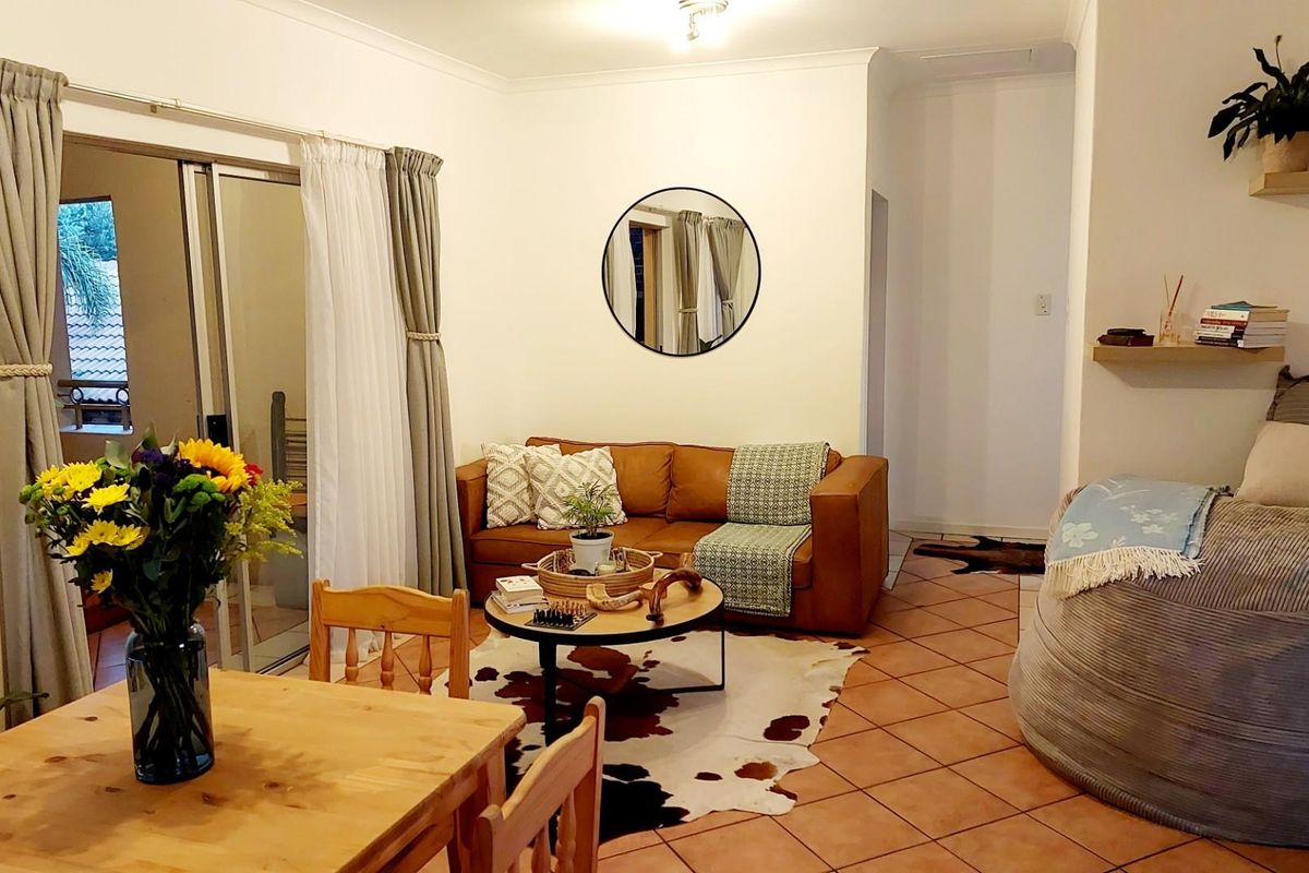 Rare Find: 2 Bedroom, 2 Bathroom, Double Garage Unit in Olympus/Boardwalk for Sale - Photo 2