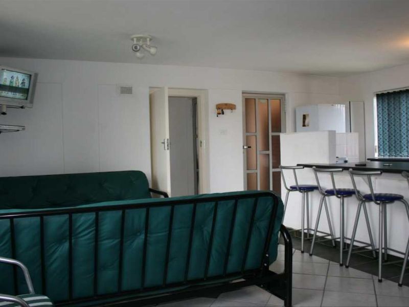 SEASIDE LIVING FOR OWN OCCUPATION OR INVESTMENT - Photo 4