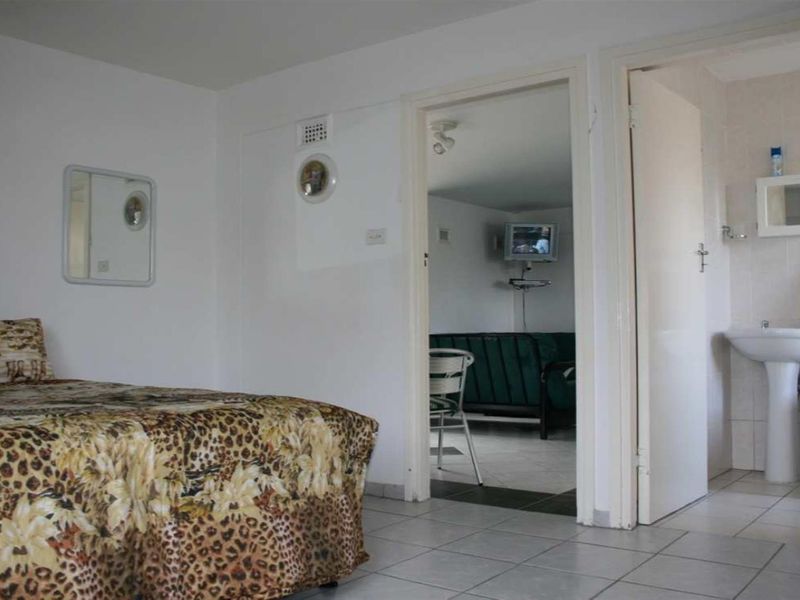 SEASIDE LIVING FOR OWN OCCUPATION OR INVESTMENT - Photo 5