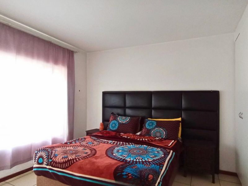 Apartment For Sale in Rosettenville, Johannesburg - Photo 7