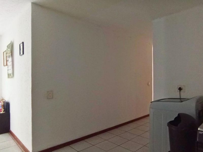 Apartment For Sale in Rosettenville, Johannesburg - Photo 6