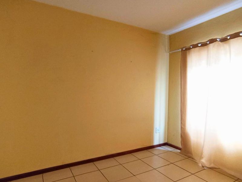 Apartment For Sale in Rosettenville, Johannesburg - Photo 9