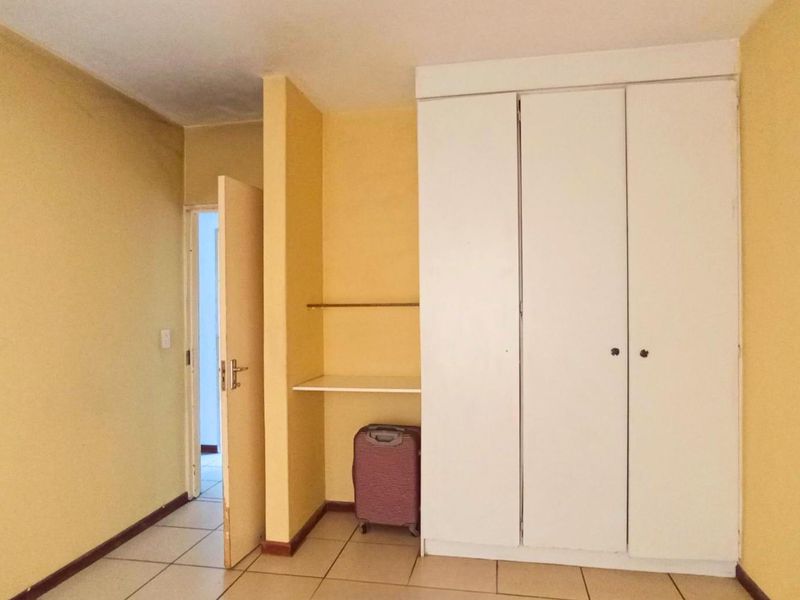 Apartment For Sale in Rosettenville, Johannesburg - Photo 10