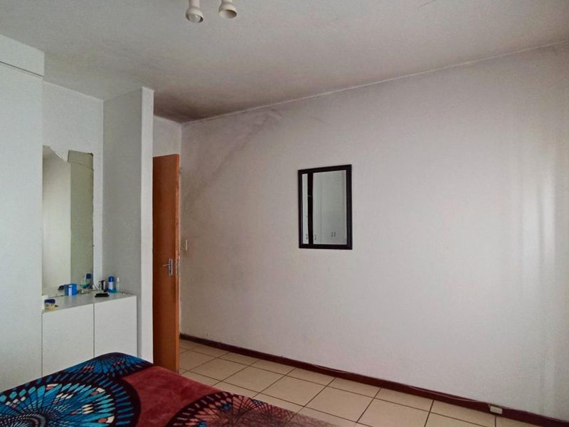 Apartment For Sale in Rosettenville, Johannesburg - Photo 8