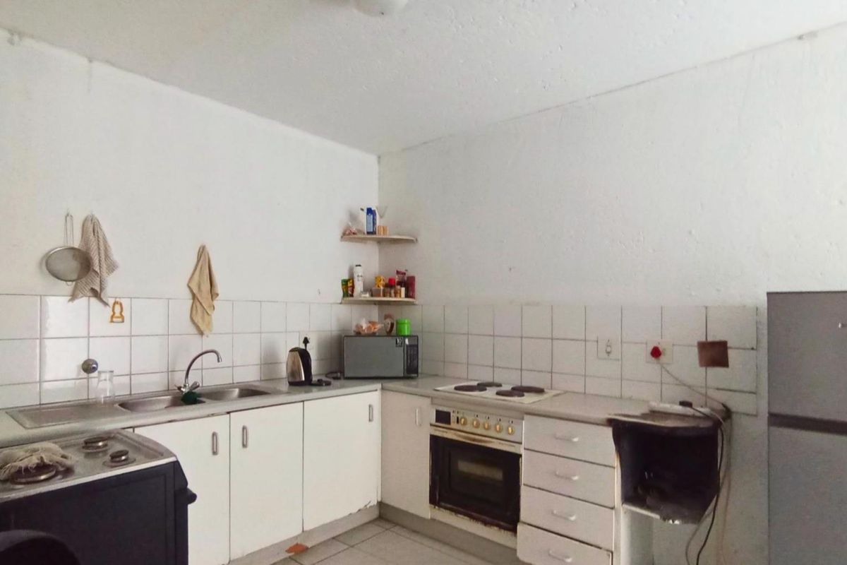 Apartment For Sale in Rosettenville, Johannesburg - Photo 5