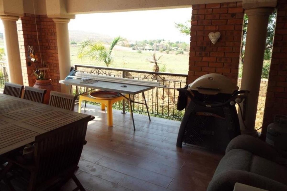 House For Sale in Hoeveld Park, Witbank - Photo 2