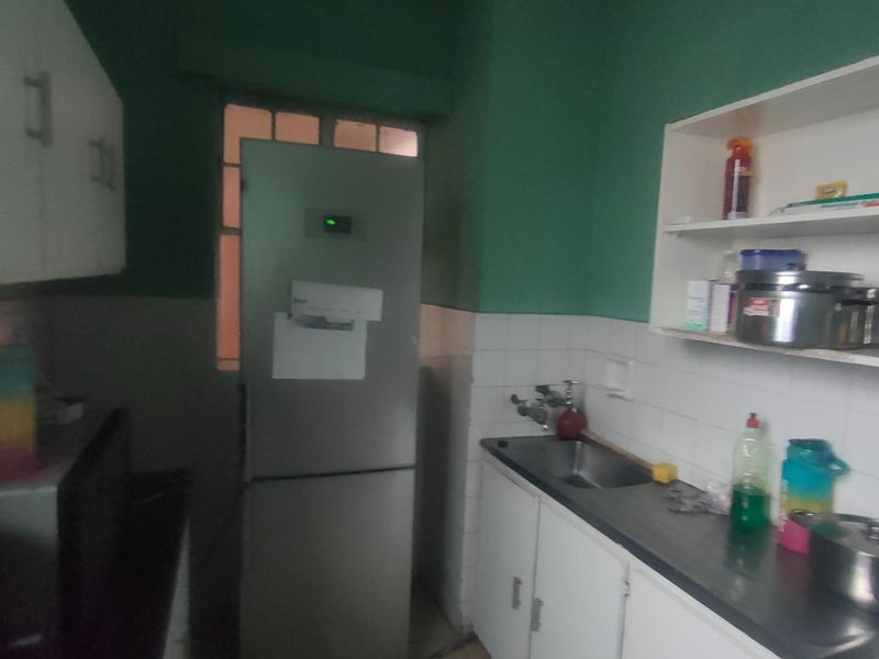 Spacious and Neat 1.5-Bedroom Flat - Photo 3