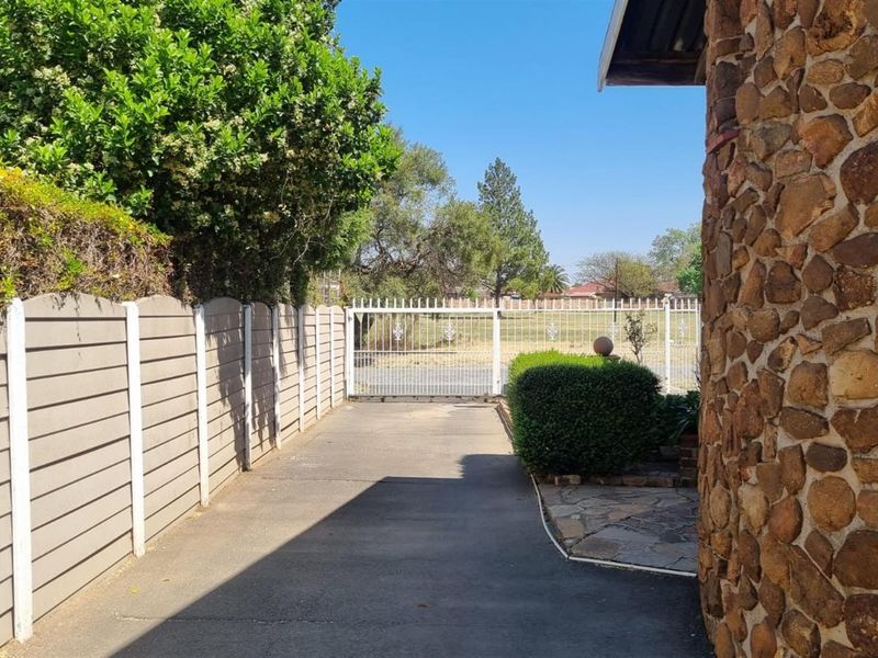 Apartment For Sale in Selcourt, Springs - Photo 5