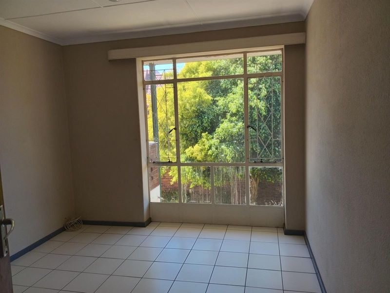Apartment For Sale in Lyndhurst, Johannesburg - Photo 9