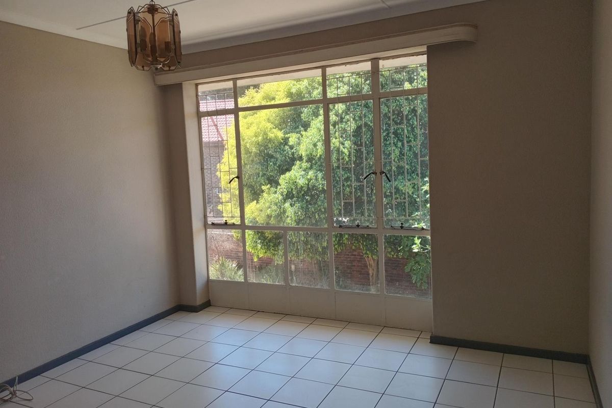 Apartment For Sale in Lyndhurst, Johannesburg - Photo 5