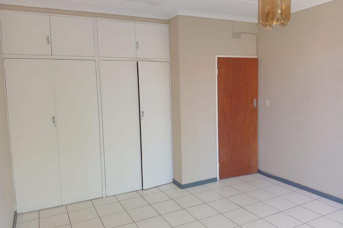 Apartment For Sale in Lyndhurst, Johannesburg - Photo 4
