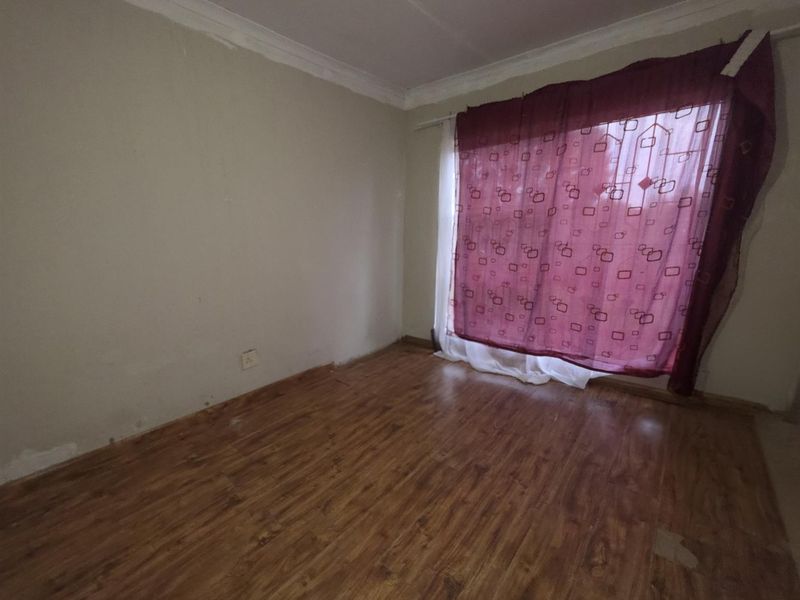 Charming 3-Bedroom Home with Flatlet for Sale in Ficksburg, Free State - Photo 9