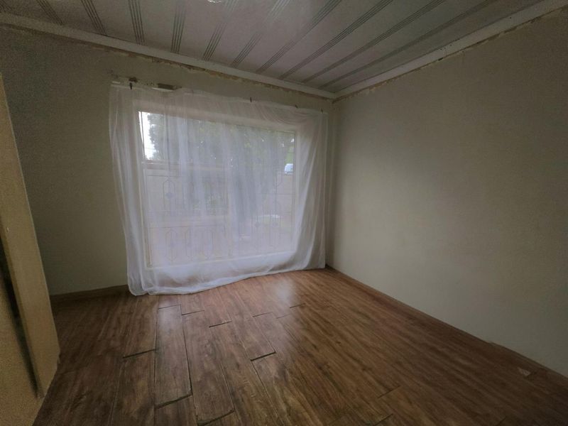 Charming 3-Bedroom Home with Flatlet for Sale in Ficksburg, Free State - Photo 8