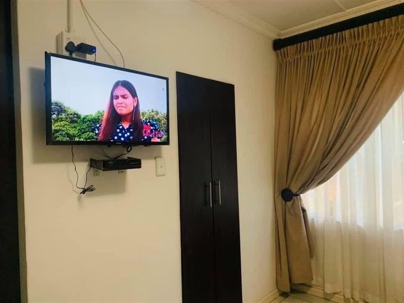 7 bedroom Guest House For Sale in Butterworth - Photo 6