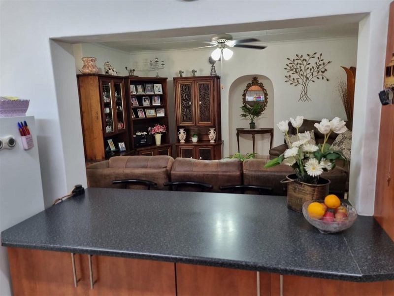 Spacious 6-Bedroom Solar-Powered Oasis with Pool & Expansive Gardens - Photo 7