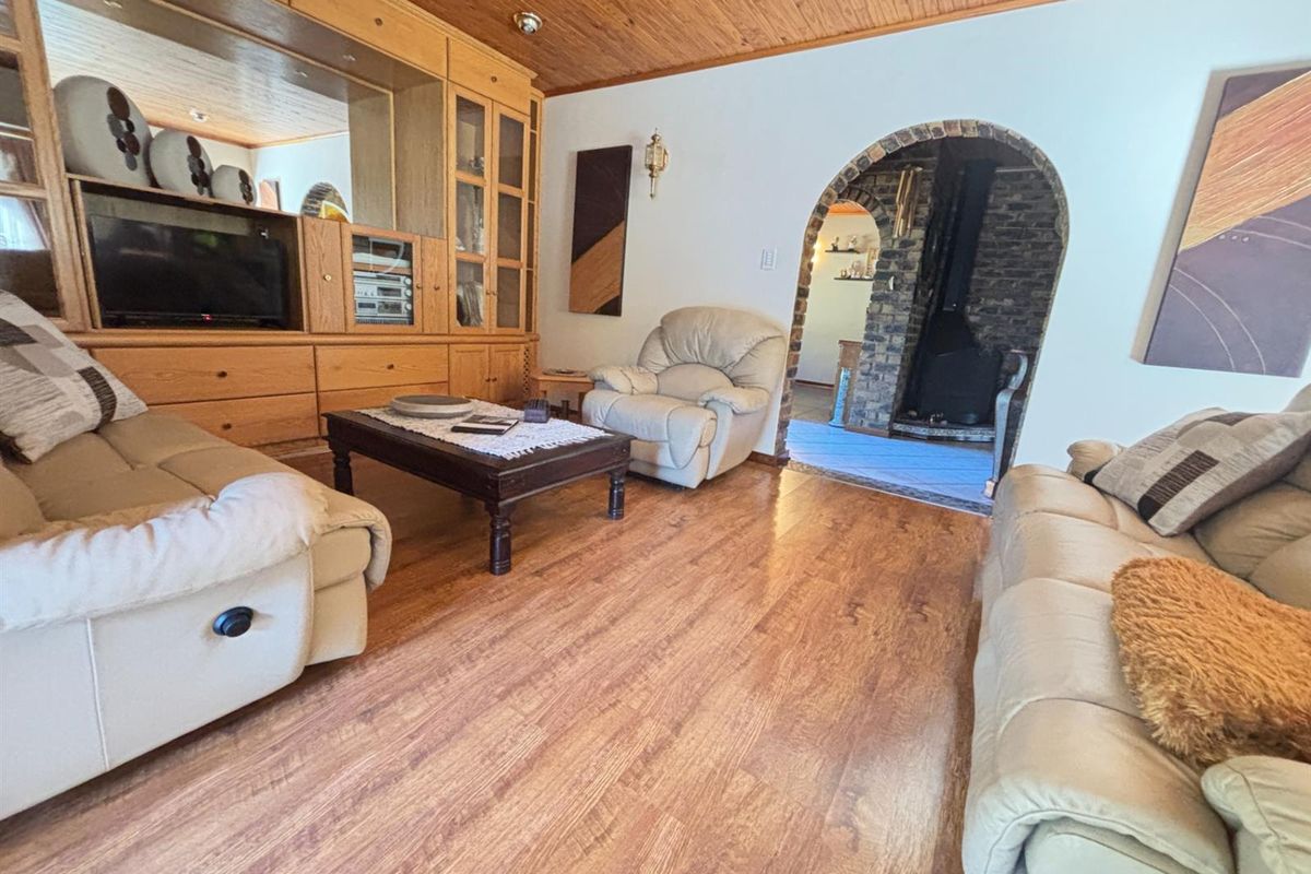 House For Sale in Vaalpark, Sasolburg - Photo 5