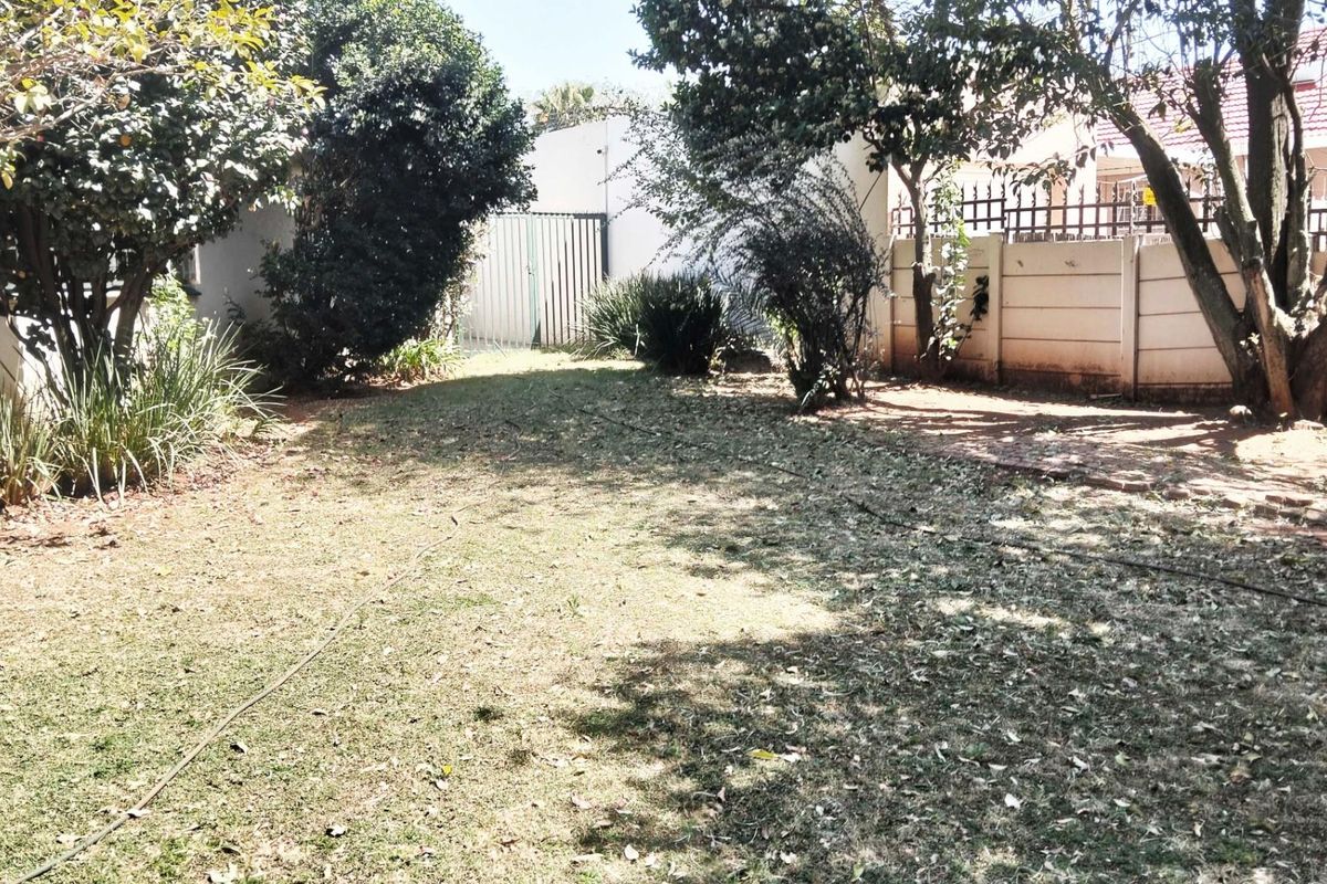 5 Beds 3 Baths Pool 991sqm 1 Bed Cottage Servants Quarters - Photo 4