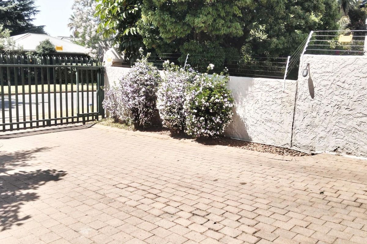 5 Beds 3 Baths Pool 991sqm 1 Bed Cottage Servants Quarters - Photo 5