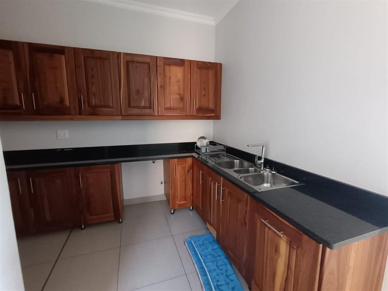 Elegant 5-Bedroom Luxury Home at Vygeboom Dam - Photo 9