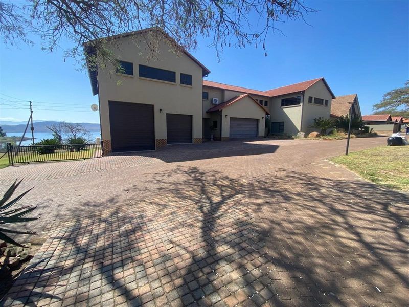 Elegant 5-Bedroom Luxury Home at Vygeboom Dam - Photo 2