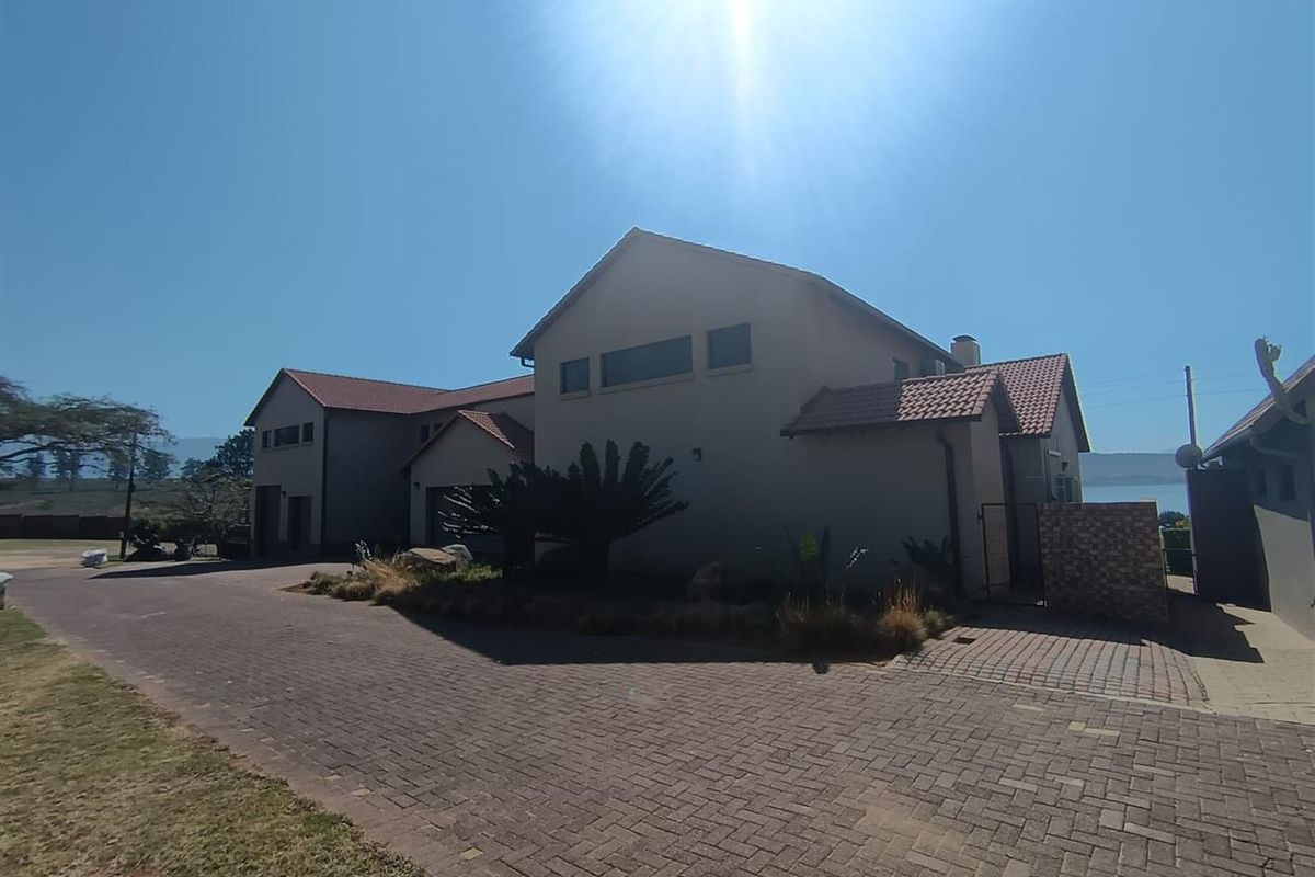 Elegant 5-Bedroom Luxury Home at Vygeboom Dam - Photo 5