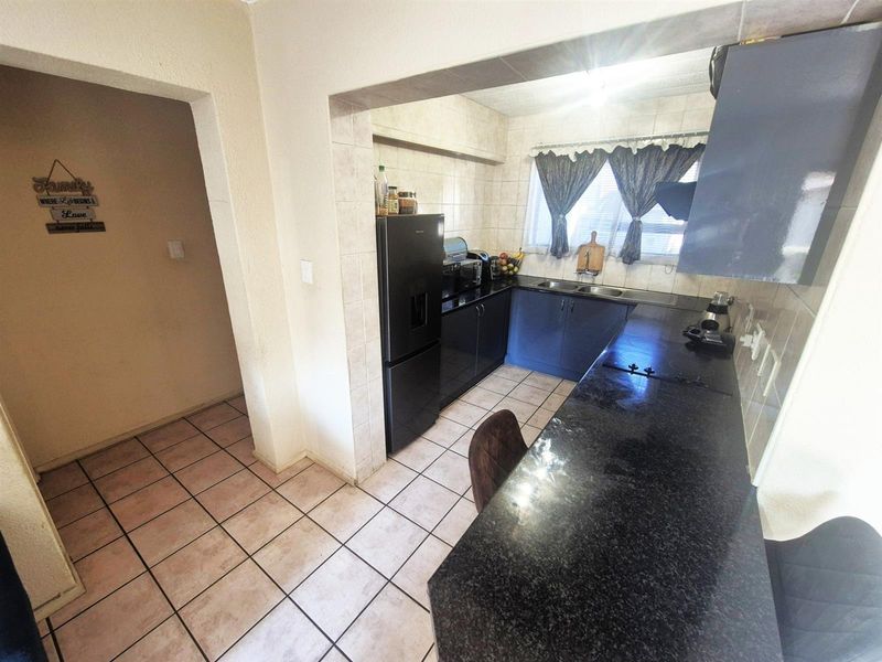 Apartment For Sale in Maroeladal, Randburg - Photo 10