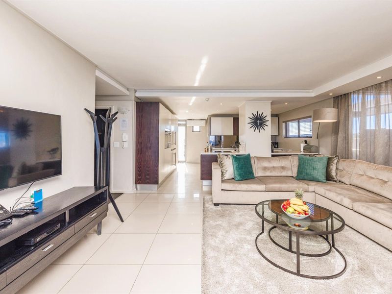 LUXURY PENTHOUSE LIVING IN BLOUBERG - Photo 3