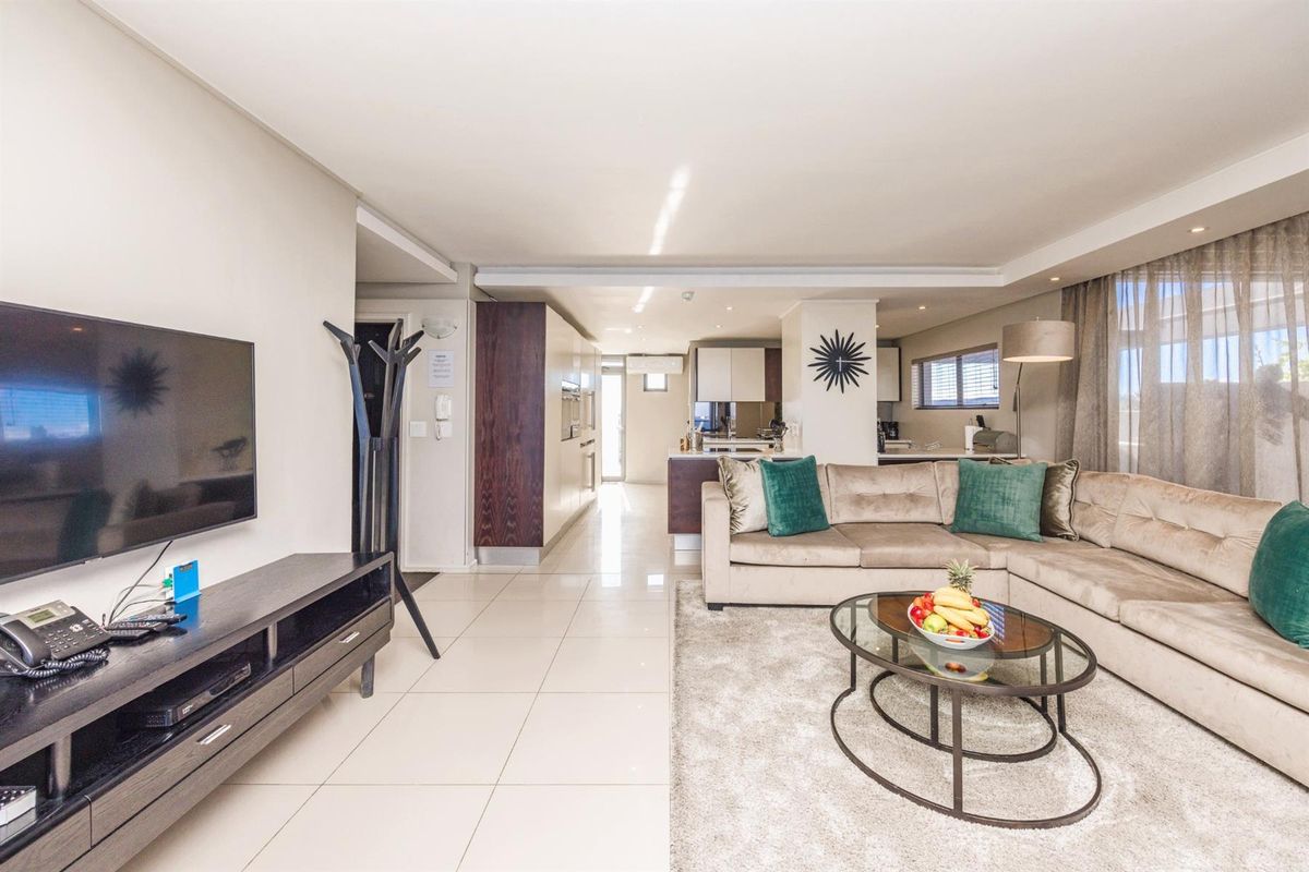 LUXURY PENTHOUSE LIVING IN BLOUBERG - Photo 3