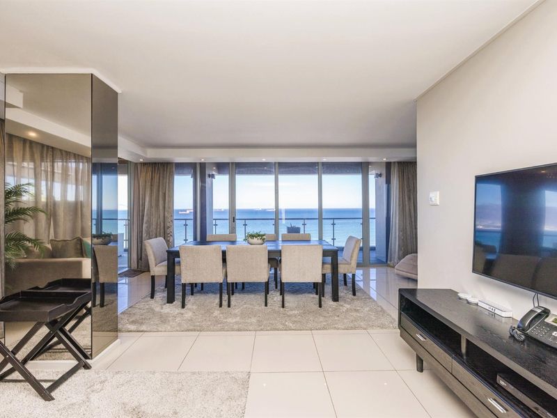 LUXURY PENTHOUSE LIVING IN BLOUBERG - Photo 9