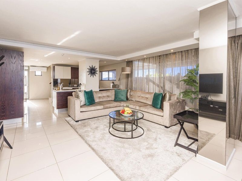 LUXURY PENTHOUSE LIVING IN BLOUBERG - Photo 4