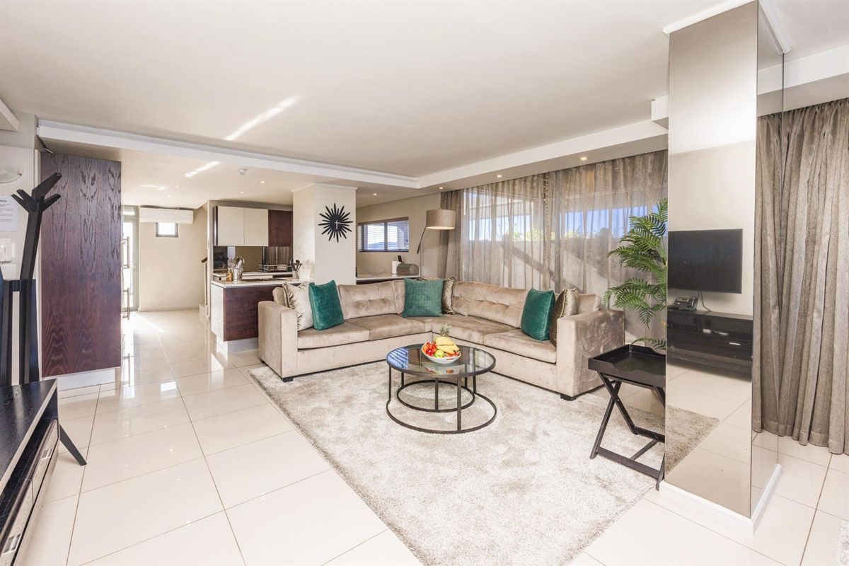 LUXURY PENTHOUSE LIVING IN BLOUBERG - Photo 4
