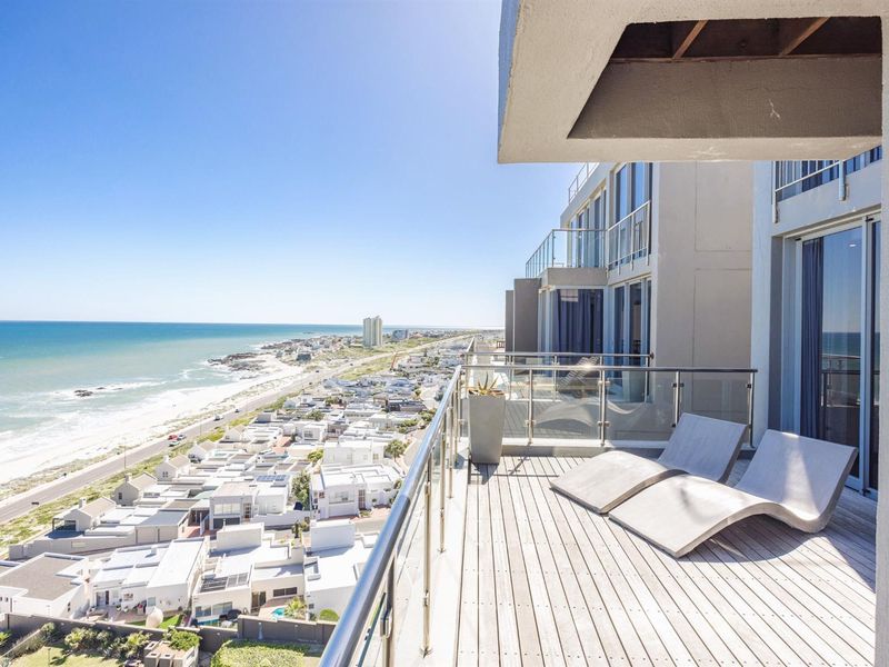 LUXURY PENTHOUSE LIVING IN BLOUBERG - Photo 2