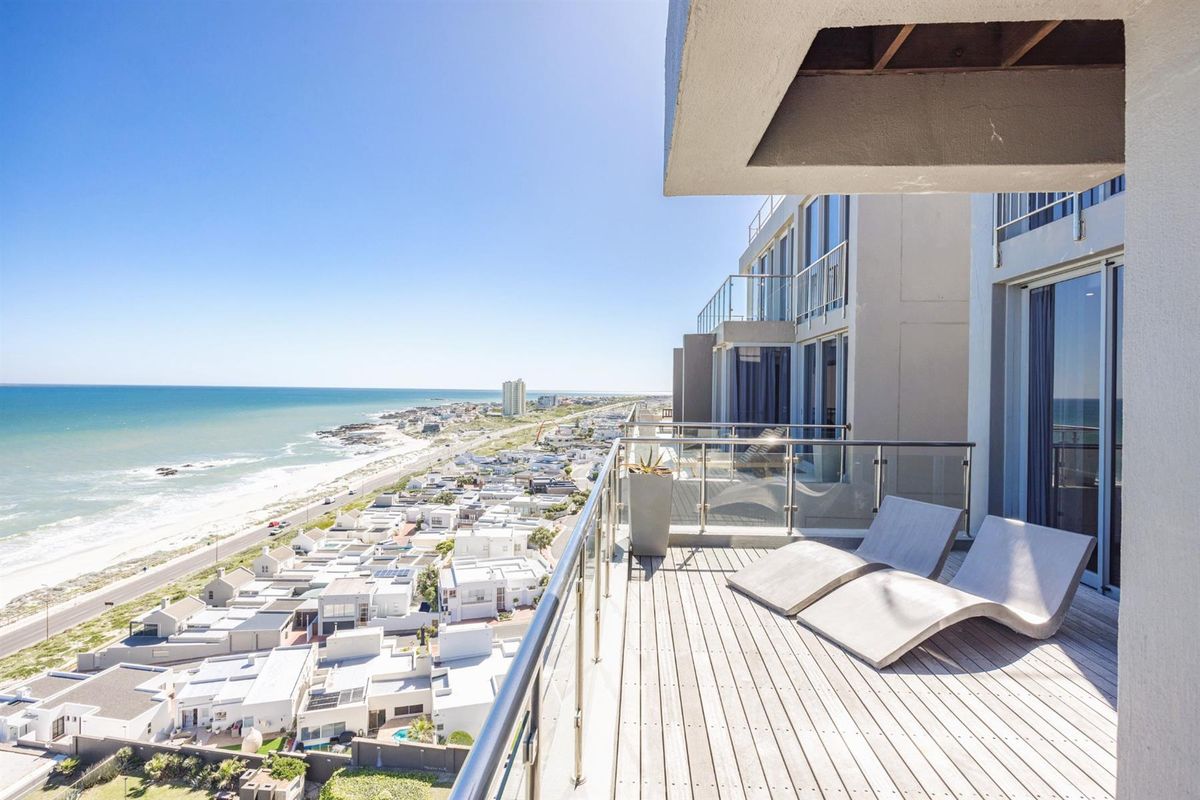 LUXURY PENTHOUSE LIVING IN BLOUBERG - Photo 2