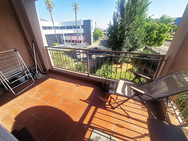 Apartment For Sale in Sunninghill, Sandton - Photo 2