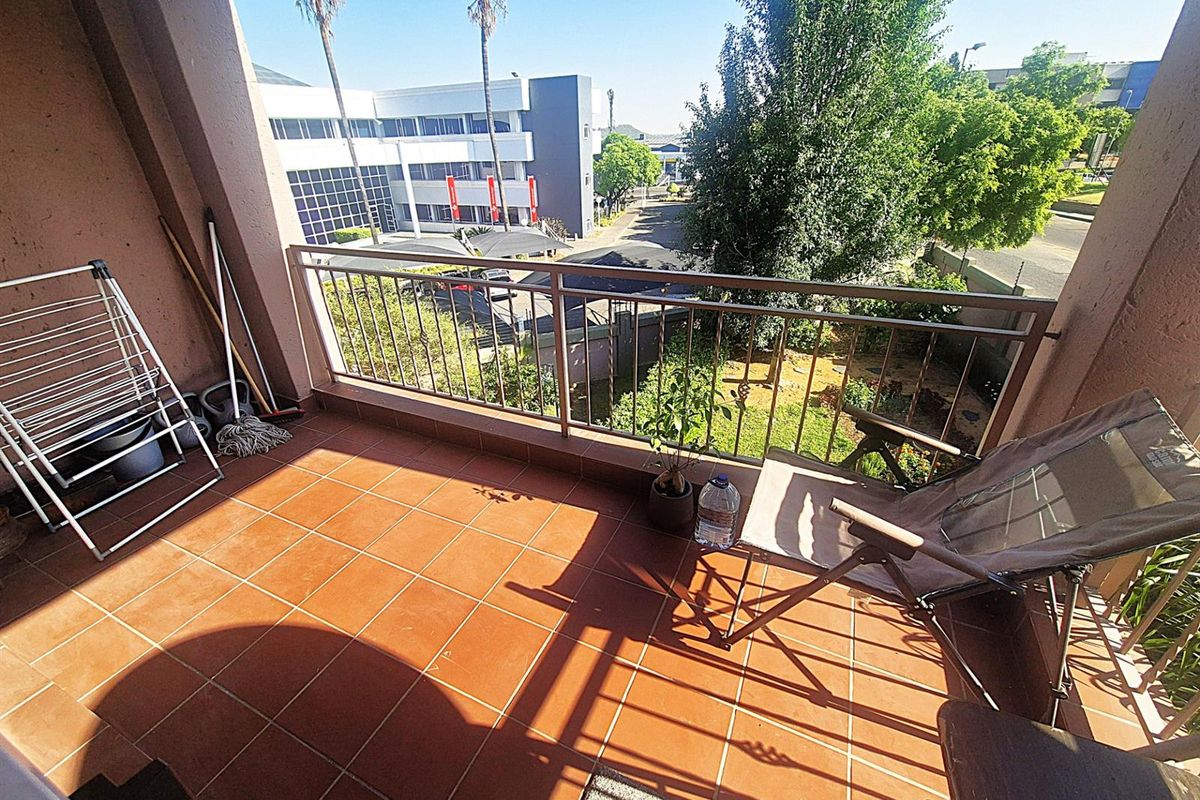 Apartment For Sale in Sunninghill, Sandton - Photo 2