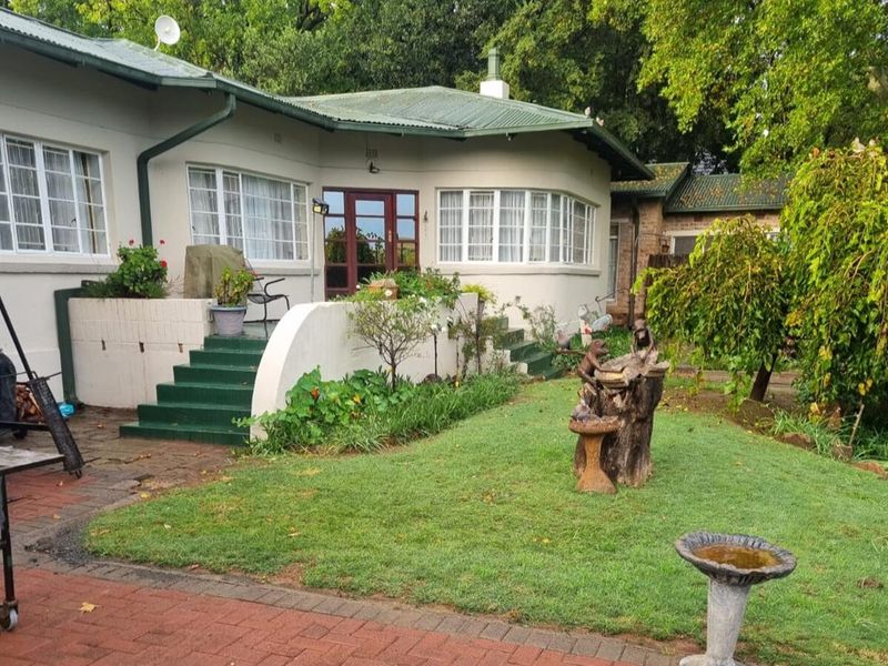 Spacious Family Home with Flatlet in Quiet Part of Aliwal North - Photo 1