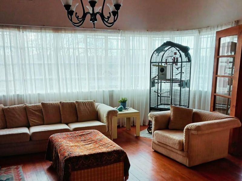Spacious Family Home with Flatlet in Quiet Part of Aliwal North - Photo 8