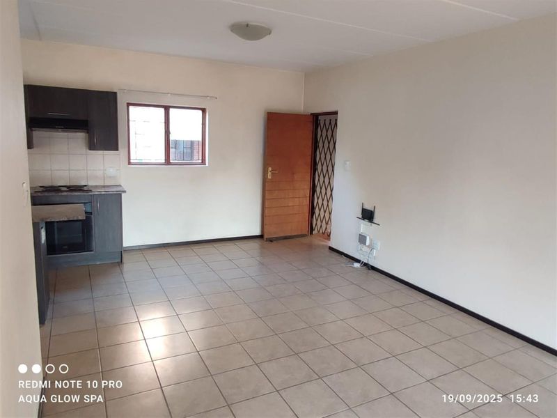 Apartment in Olivedale, Randburg - Photo 8