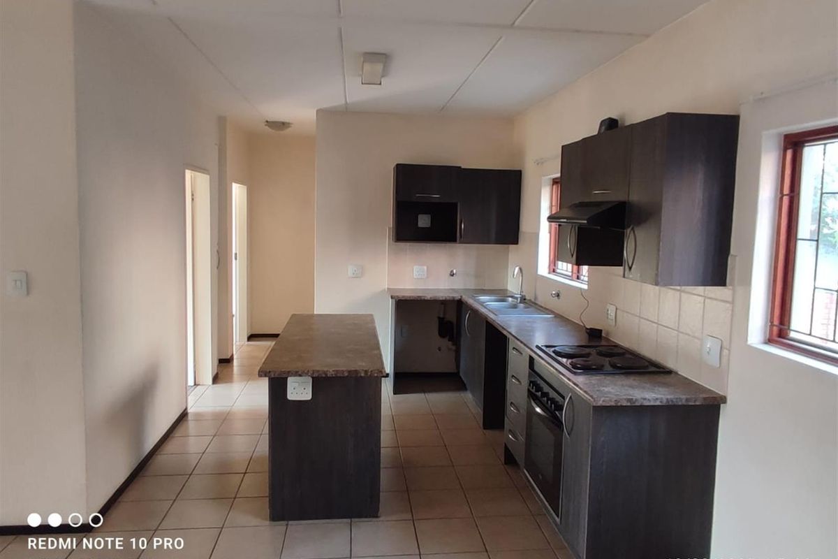Apartment in Olivedale, Randburg - Photo 4