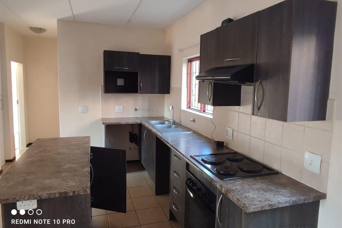Apartment in Olivedale, Randburg - Photo 2