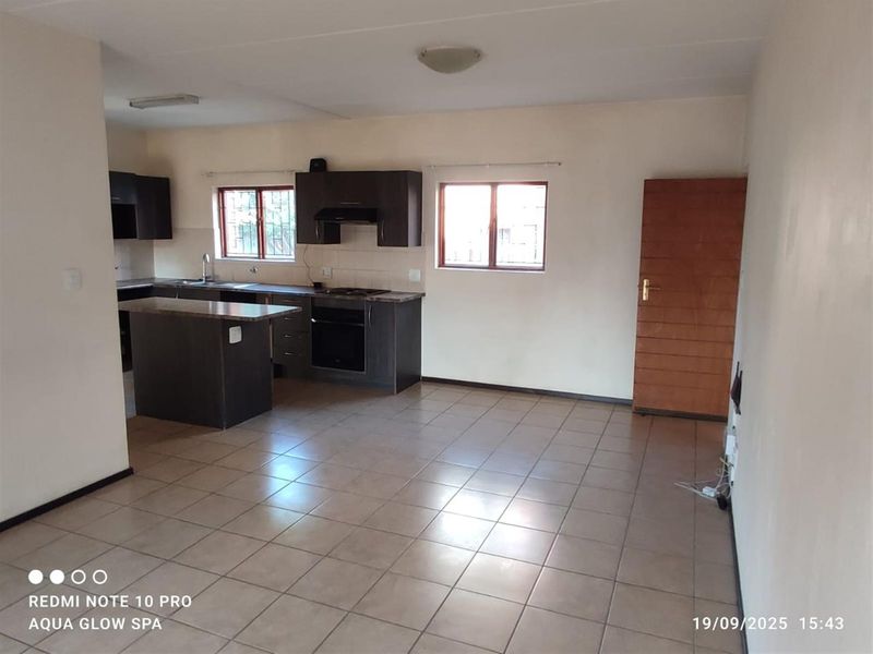 Apartment in Olivedale, Randburg - Photo 5