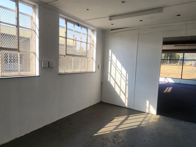 Versatile Commercial Space for Sale in Dundee - Ideal for Workshop, Storage, Office Use and more - Photo 7