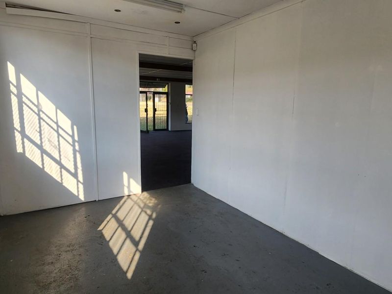 Versatile Commercial Space for Sale in Dundee - Ideal for Workshop, Storage, Office Use and more - Photo 6