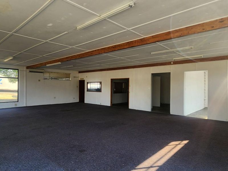 Versatile Commercial Space for Sale in Dundee - Ideal for Workshop, Storage, Office Use and more - Photo 2
