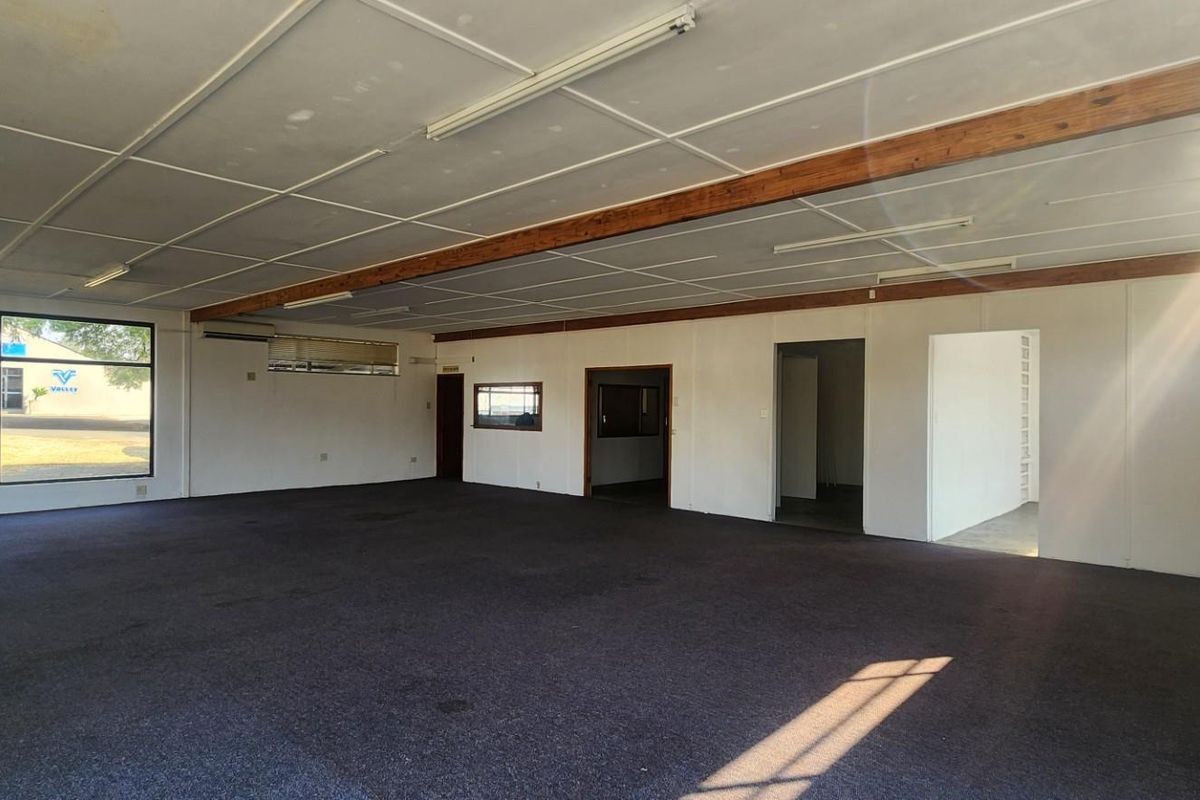 Versatile Commercial Space for Sale in Dundee - Ideal for Workshop, Storage, Office Use and more - Photo 2