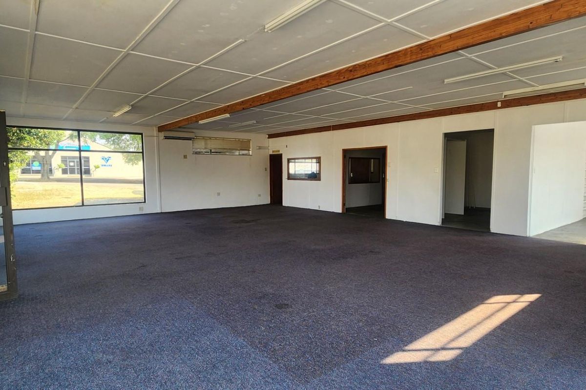 Versatile Commercial Space for Sale in Dundee - Ideal for Workshop, Storage, Office Use and more - Photo 4